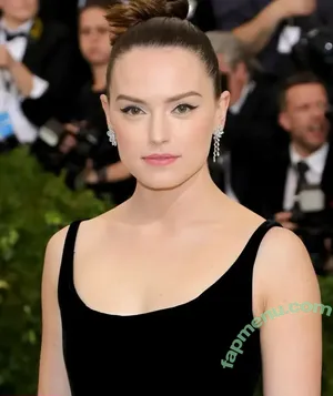 Daisy Ridley / daisyridley nude photo #1106