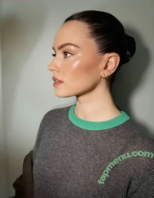 Daisy Ridley / daisyridley nude photo #1170