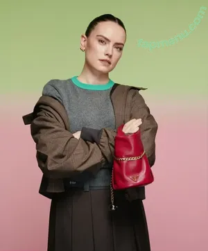 Daisy Ridley / daisyridley nude photo #1172