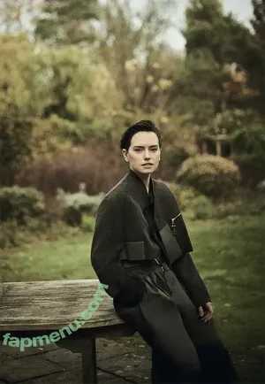 Daisy Ridley / daisyridley nude photo #1197