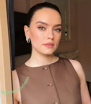 Daisy Ridley / daisyridley nude photo #1227