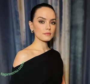 Daisy Ridley / daisyridley nude photo #1228