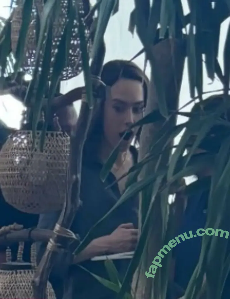 Daisy Ridley nude photo #1123 (daisyridley)
