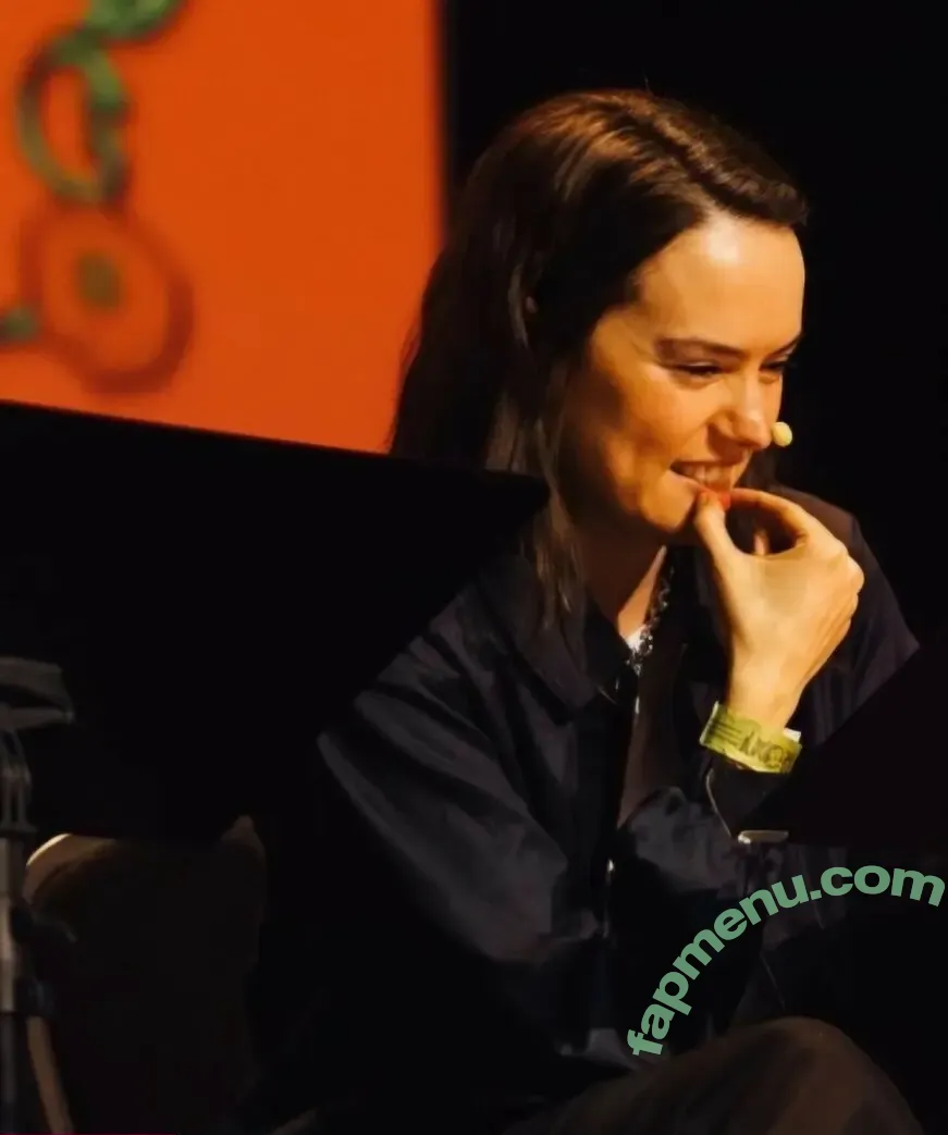 Daisy Ridley nude photo #1165 (daisyridley)