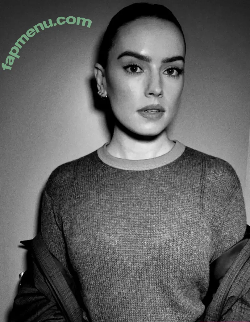 Daisy Ridley nude photo #1169 (daisyridley)