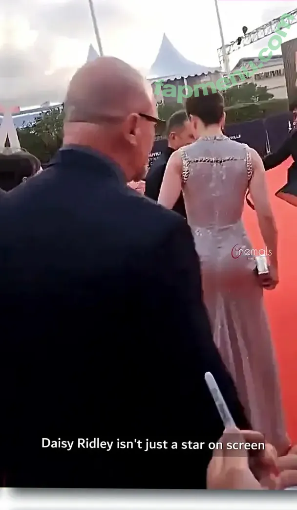 Daisy Ridley nude photo #1178 (daisyridley)