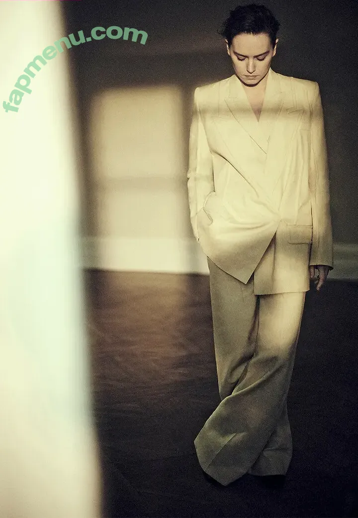 Daisy Ridley nude photo #1194 (daisyridley)