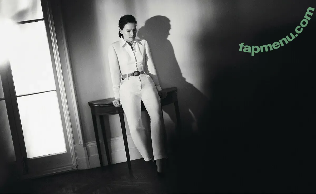 Daisy Ridley nude photo #1196 (daisyridley)