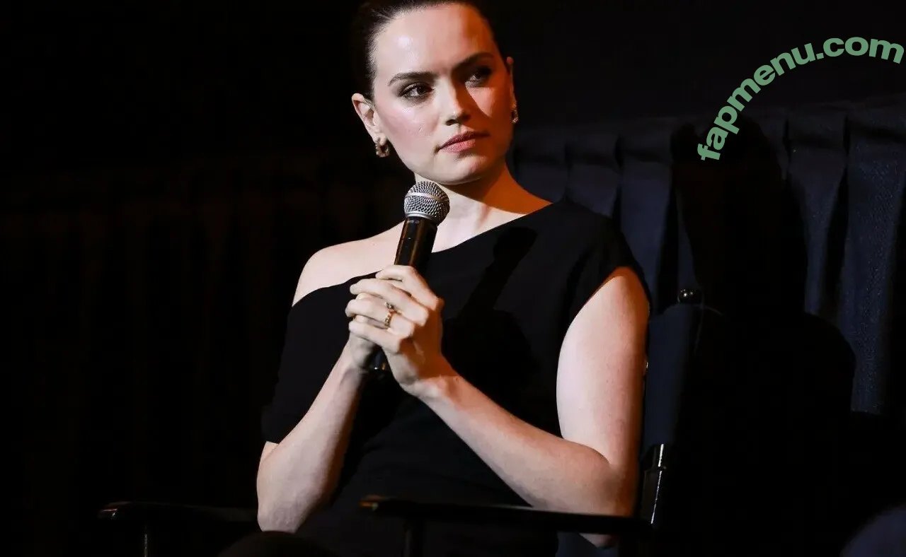 Daisy Ridley nude photo #1203 (daisyridley)