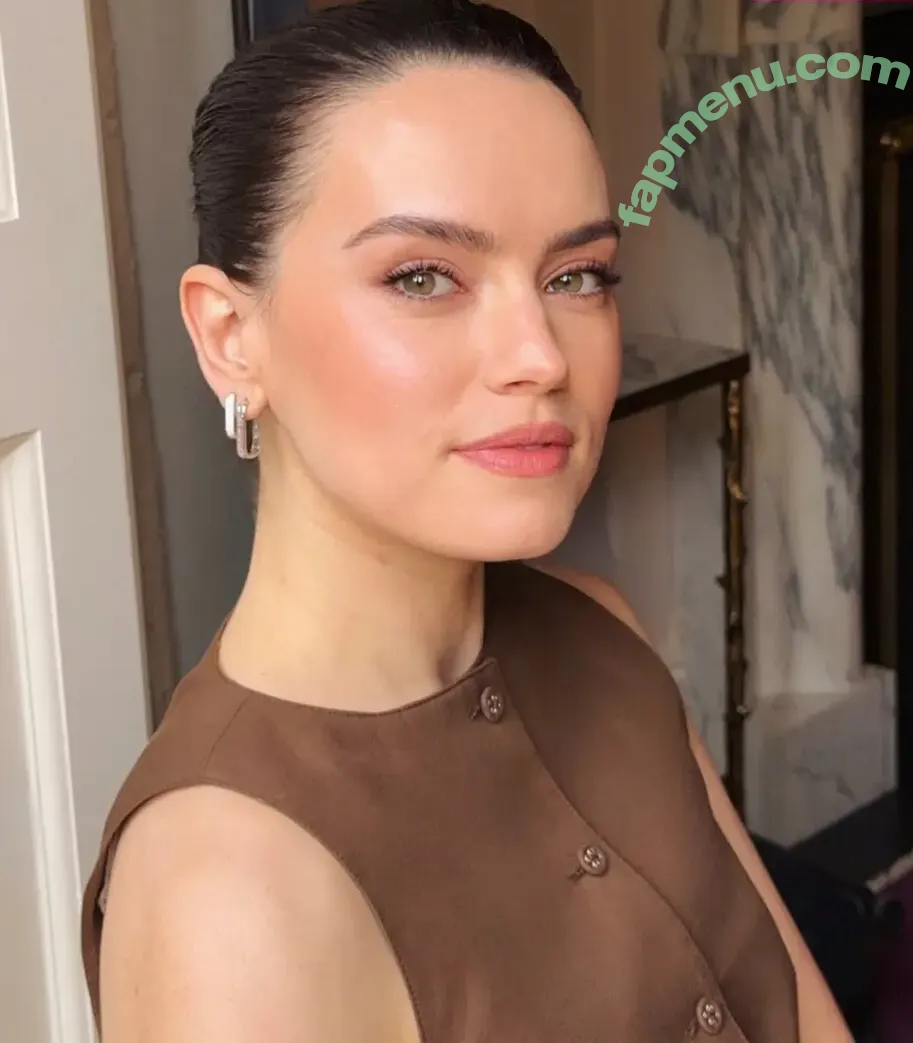 Daisy Ridley nude photo #1225 (daisyridley)
