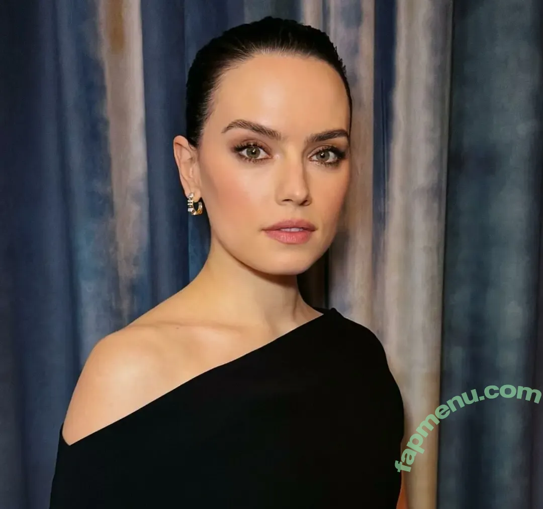 Daisy Ridley nude photo #1229 (daisyridley)