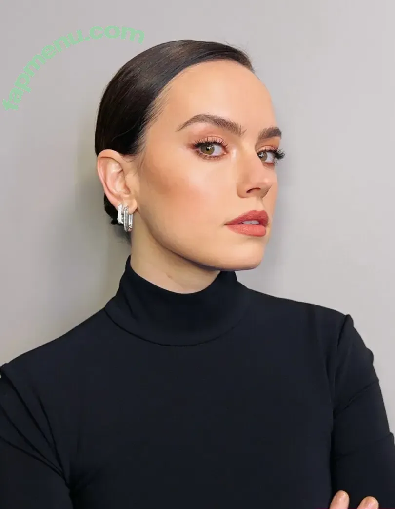 Daisy Ridley nude photo #1234 (daisyridley)