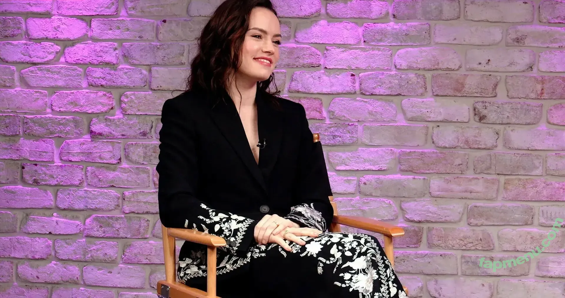 Daisy Ridley nude photo #1242 (daisyridley)