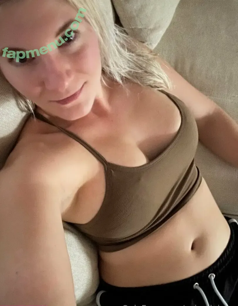 daisymorrow nude photo #0003 (daisythegoldenpooch)