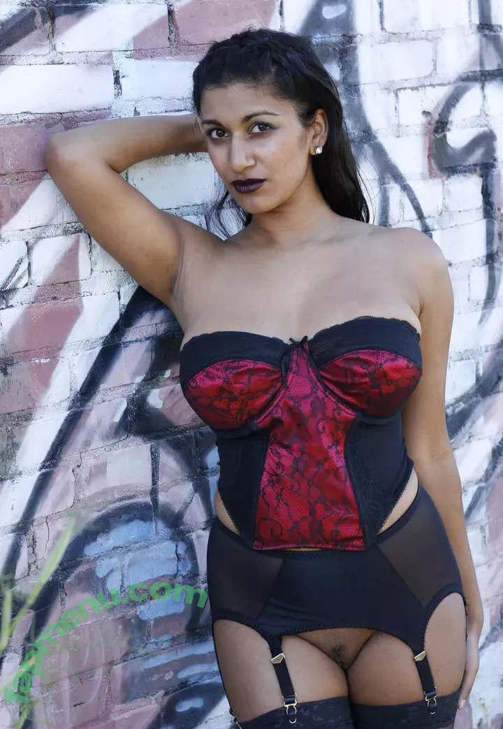 Dakini nude photo #0312 (Carla White / Devi / devithemodel / googlymonstor)