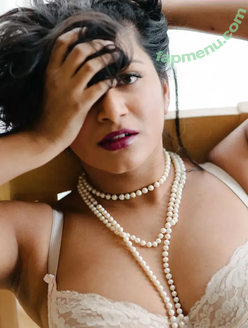 Dakini nude photo #1182 (Carla White / Devi / devithemodel / googlymonstor)