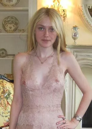 Dakota Fanning / dakotafanning nude photo #0209