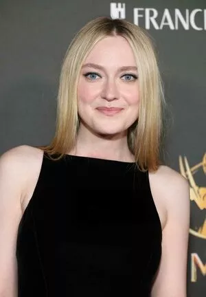 Dakota Fanning / dakotafanning nude photo #0330