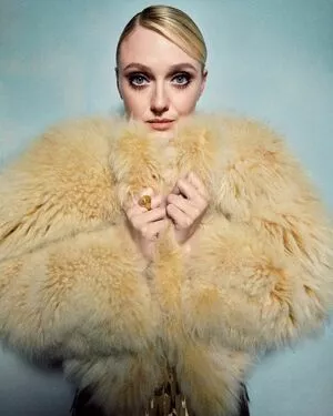 Dakota Fanning / dakotafanning nude photo #0351