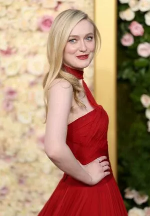 Dakota Fanning / dakotafanning nude photo #0407