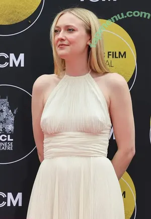 Dakota Fanning / dakotafanning nude photo #0445