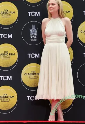 Dakota Fanning / dakotafanning nude photo #0450