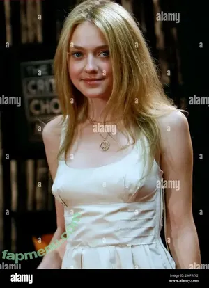 Dakota Fanning / dakota_fanning / dakotafanning nude photo #0504