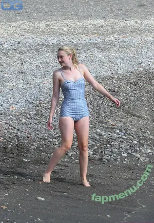 Dakota Fanning / dakota_fanning / dakotafanning nude photo #0505