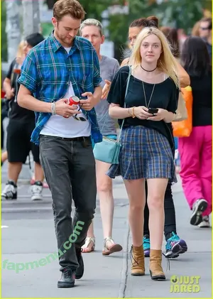 Dakota Fanning / dakota_fanning / dakotafanning nude photo #0509
