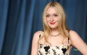 Dakota Fanning / dakota_fanning / dakotafanning nude photo #0515