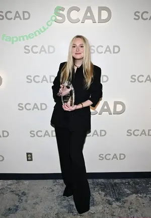 Dakota Fanning / dakota_fanning / dakotafanning nude photo #0536