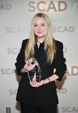 Dakota Fanning / dakota_fanning / dakotafanning nude photo #0537