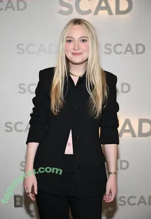 Dakota Fanning / dakota_fanning / dakotafanning nude photo #0543