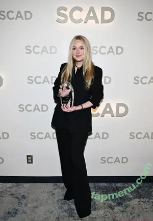 Dakota Fanning / dakota_fanning / dakotafanning nude photo #0548