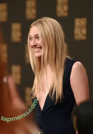 Dakota Fanning / dakota_fanning / dakotafanning nude photo #0553