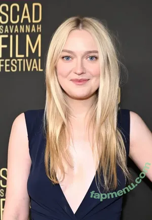 Dakota Fanning / dakota_fanning / dakotafanning nude photo #0559