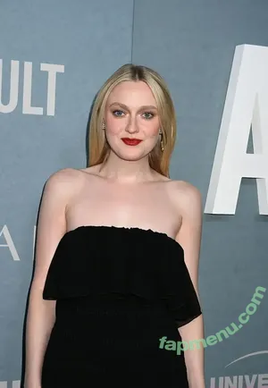 Dakota Fanning / dakota_fanning / dakotafanning nude photo #0574