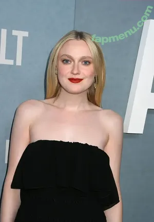 Dakota Fanning / dakota_fanning / dakotafanning nude photo #0575