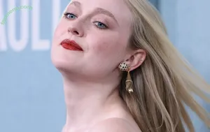 Dakota Fanning / dakota_fanning / dakotafanning nude photo #0585