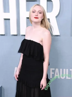 Dakota Fanning / dakota_fanning / dakotafanning nude photo #0588