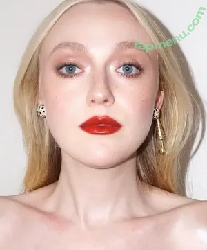 Dakota Fanning / dakota_fanning / dakotafanning nude photo #0606