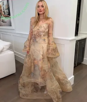 Dakota Fanning / dakota_fanning / dakotafanning nude photo #0656