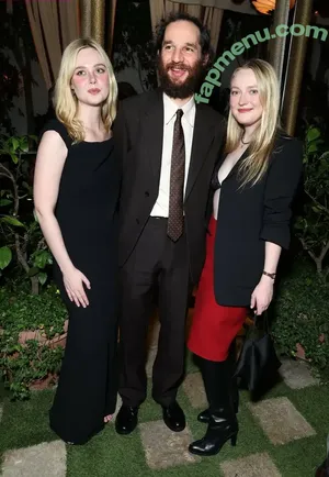 Dakota Fanning / dakota_fanning / dakotafanning nude photo #0659