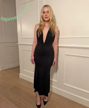 Dakota Fanning / dakota_fanning / dakotafanning nude photo #0674