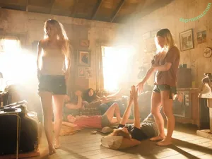 Dakota Fanning / dakota_fanning / dakotafanning nude photo #0685