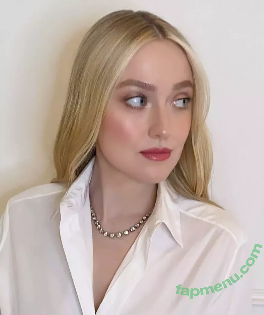 Dakota Fanning nude photo #0152 (dakota_fanning / dakotafanning)