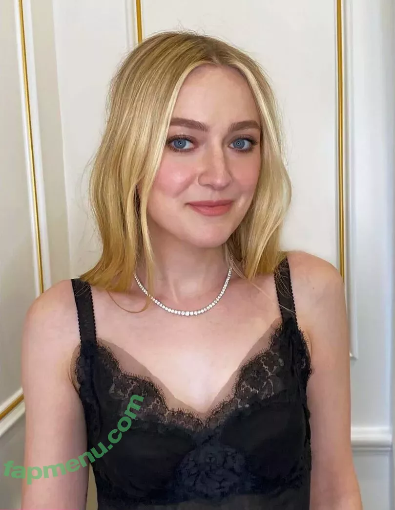 Dakota Fanning nude photo #0324 (dakotafanning)