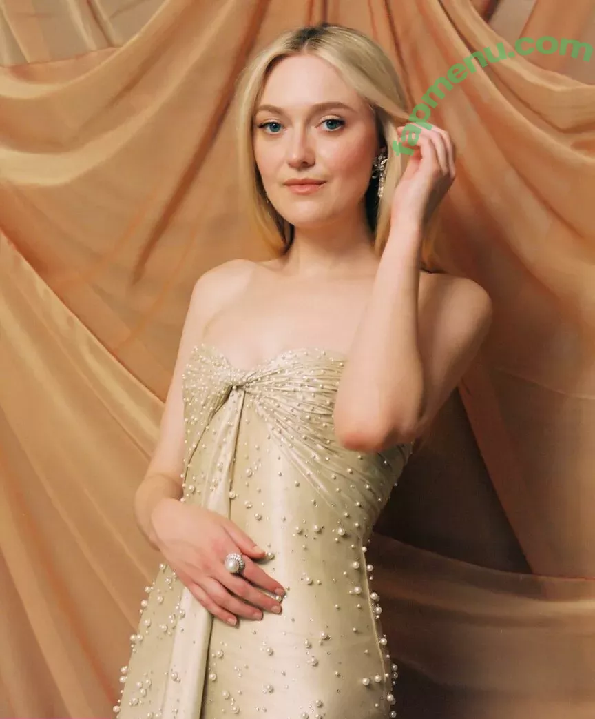 Dakota Fanning nude photo #0367 (dakotafanning)