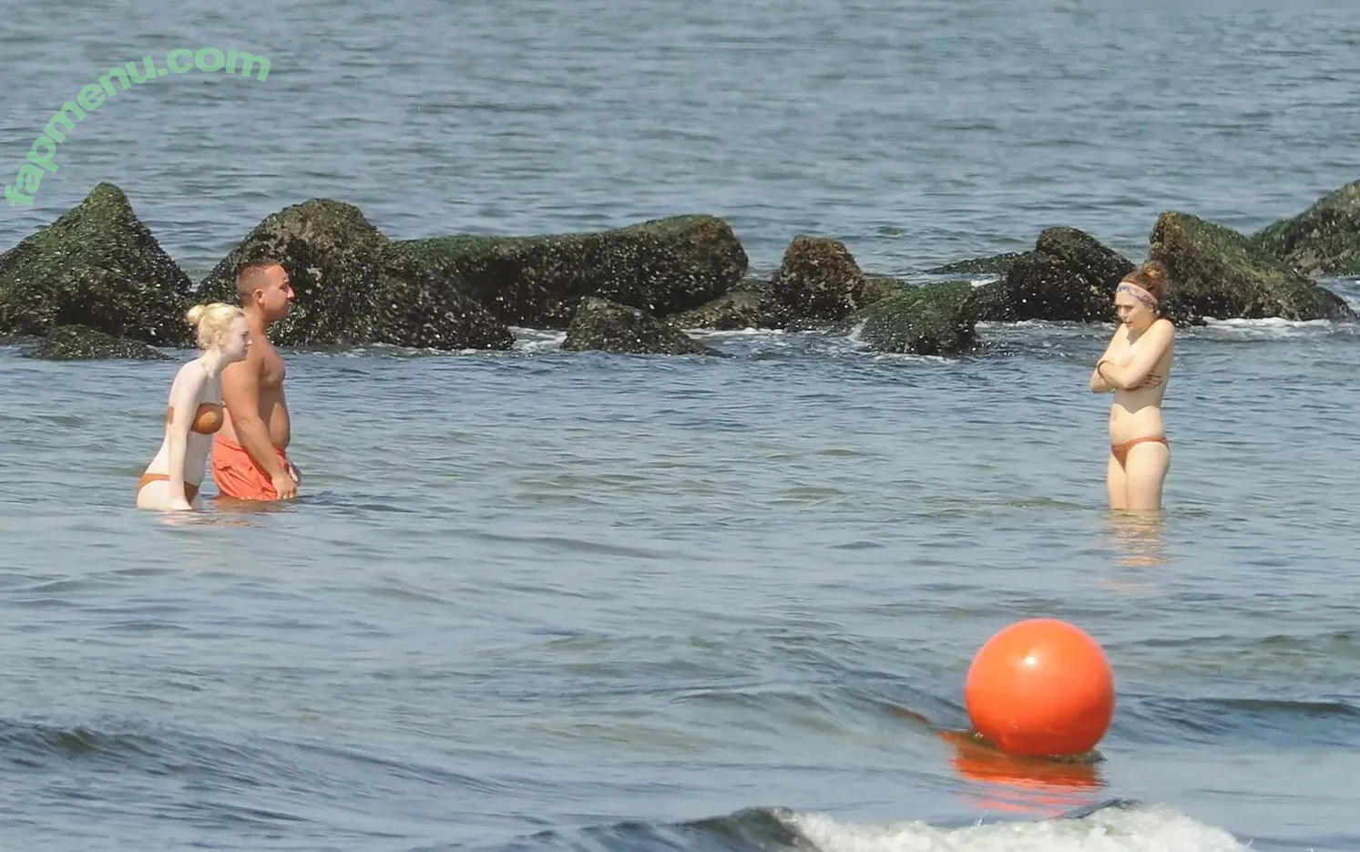 Dakota Fanning nude photo #0452 (dakota_fanning / dakotafanning)