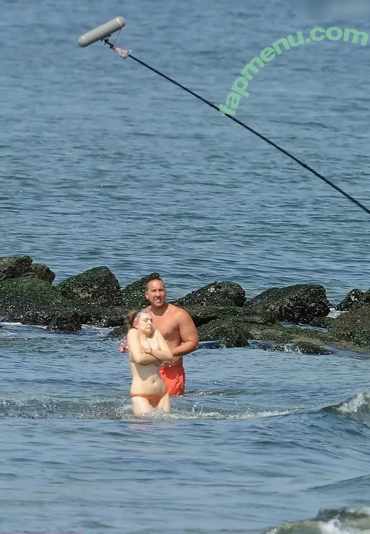 Dakota Fanning nude photo #0453 (dakota_fanning / dakotafanning)